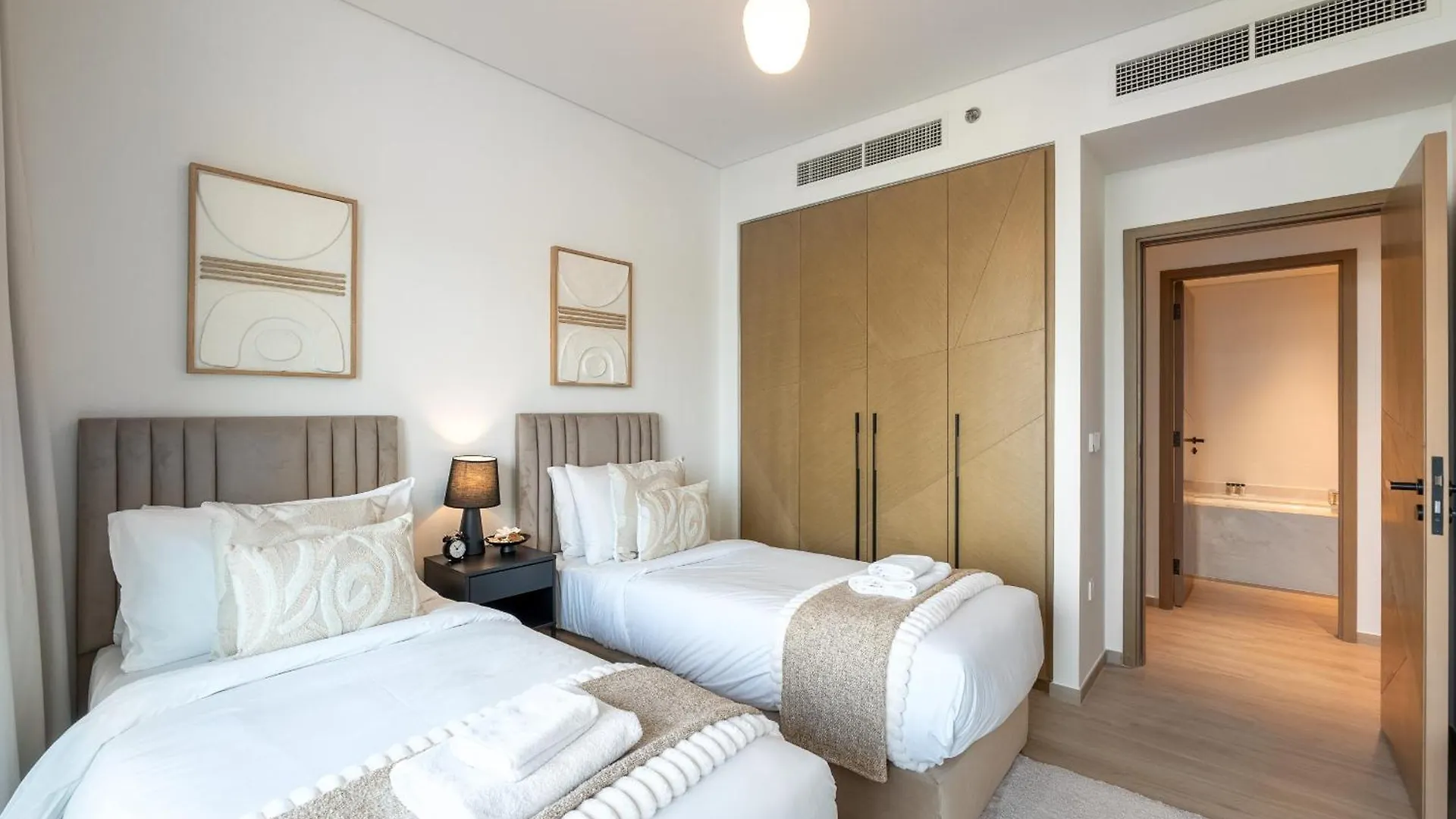 Palace Residence, Dubai Creek Harbour - Mint Stay Apartment