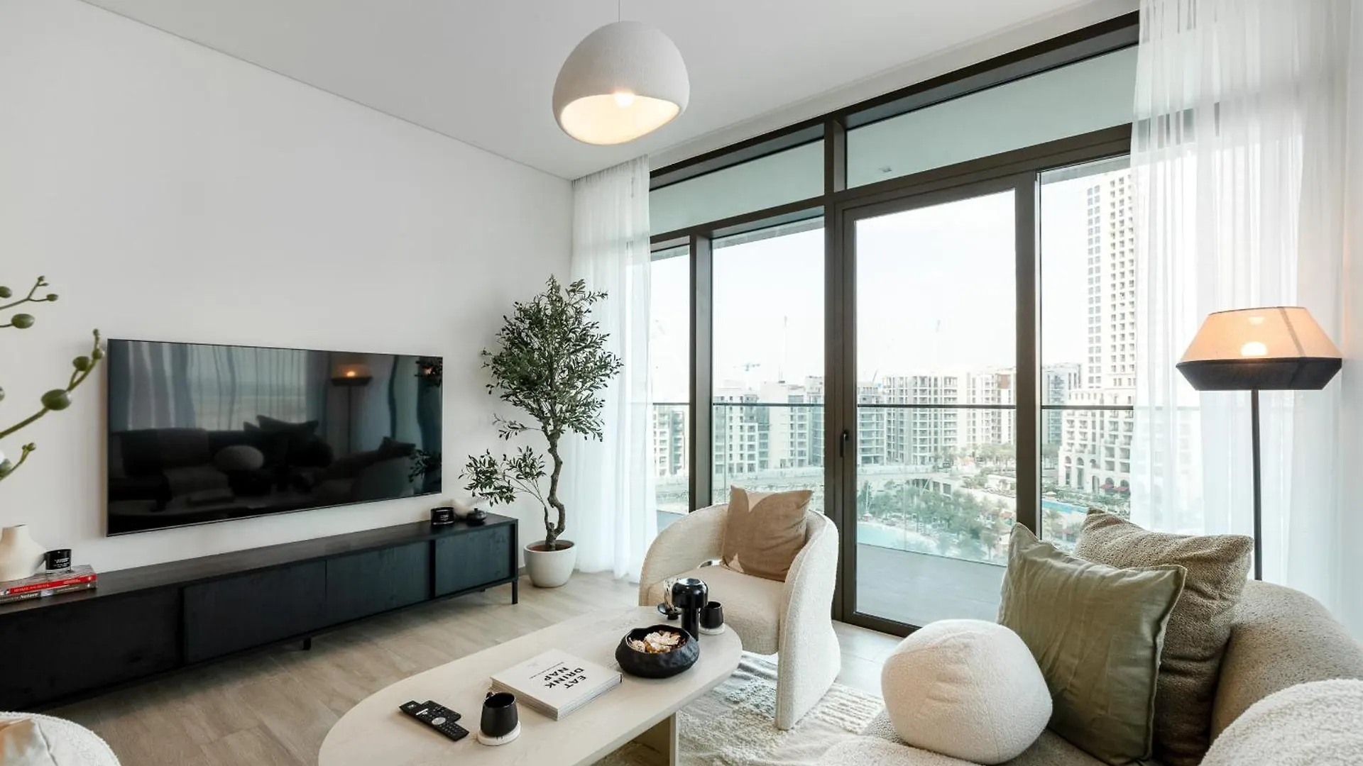 Palace Residence, Dubai Creek Harbour - Mint Stay Apartment