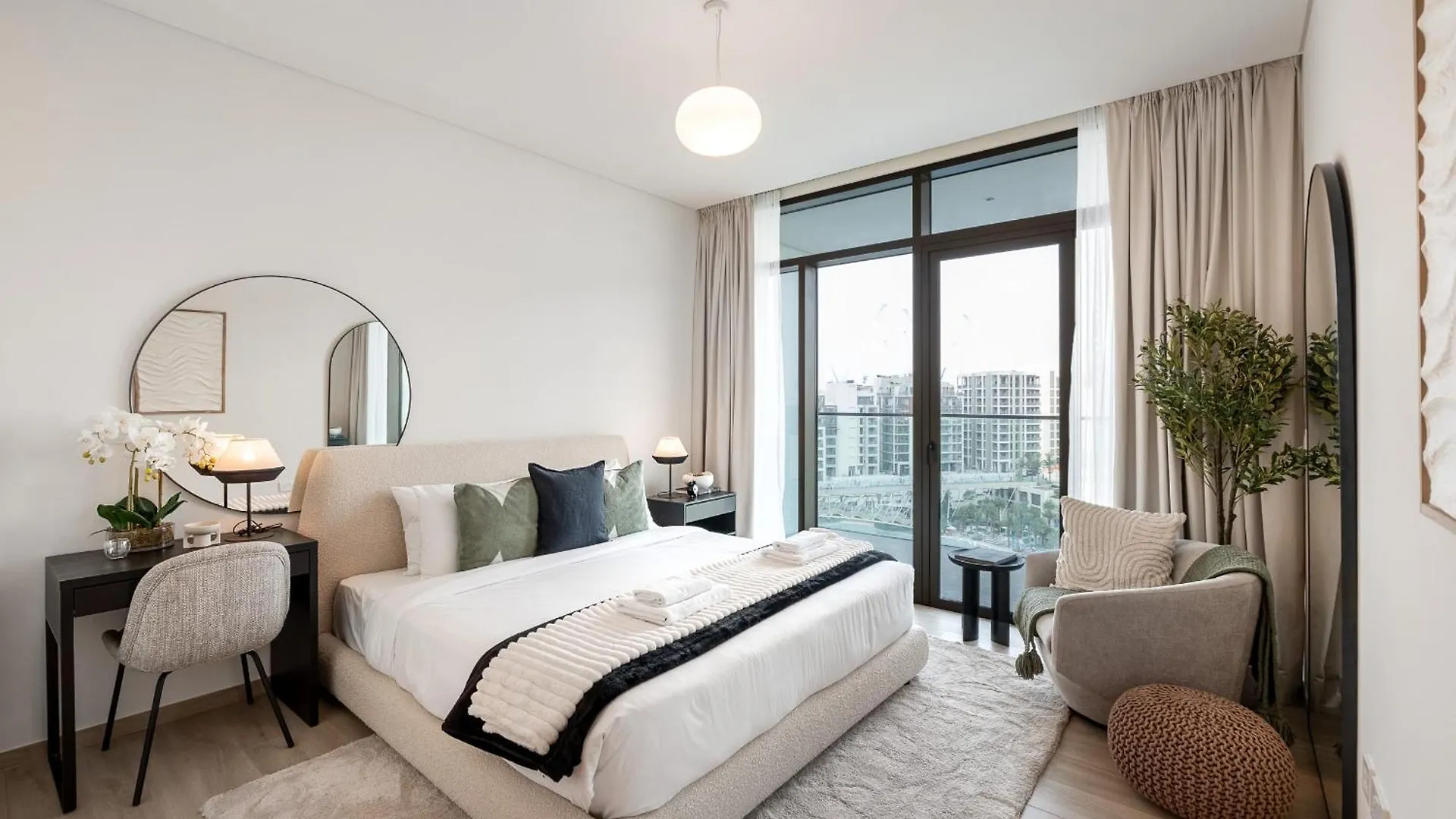 Palace Residence, Dubai Creek Harbour - Mint Stay Apartment